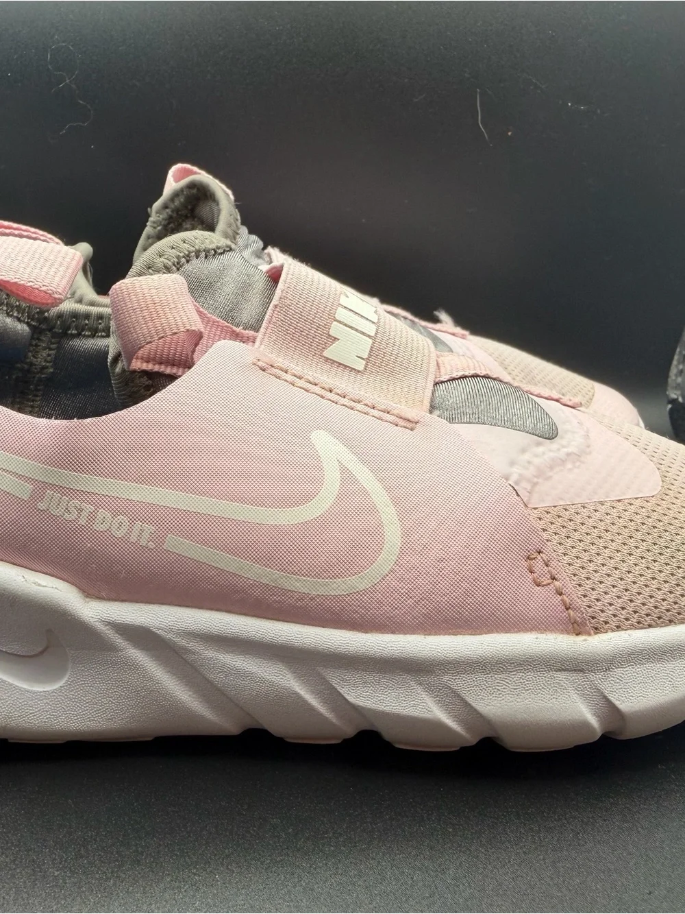 Nike Girls Little Kid Flex Runner 2 Slip on Sneaker:pink foam,white Size 1Y US